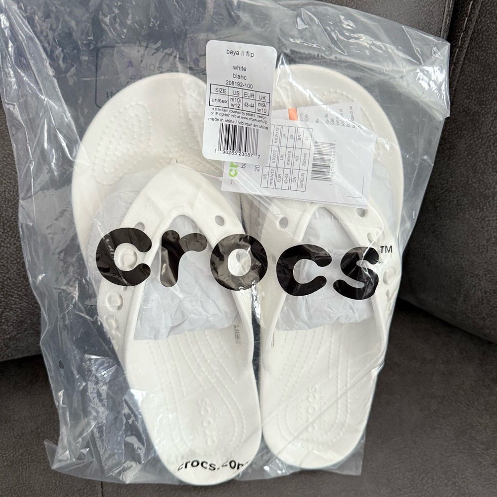 🔥CROCS Classic White Sandals  Women’s size 12 / Men’s size 10 Unisex. 🔥